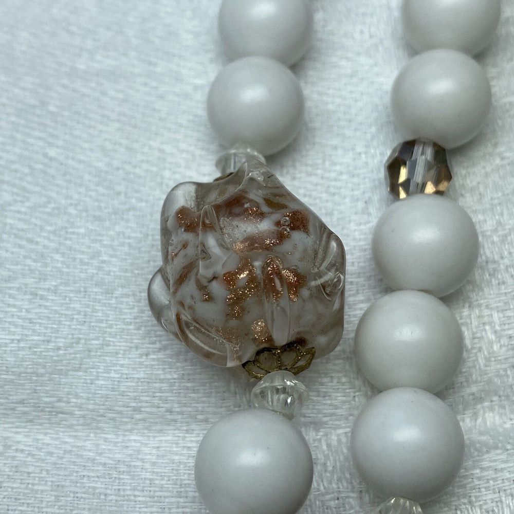 Vtg Double Strand White AB Chunky Texture Clear Amber Tone Acrylic Bead Necklace - Picture 7 of 10